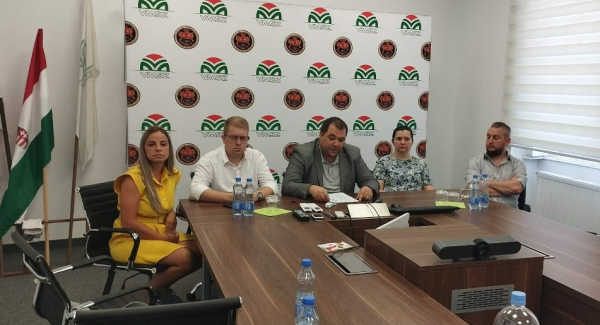 OŠ „Samu Mihalj“ u Bečeju od…