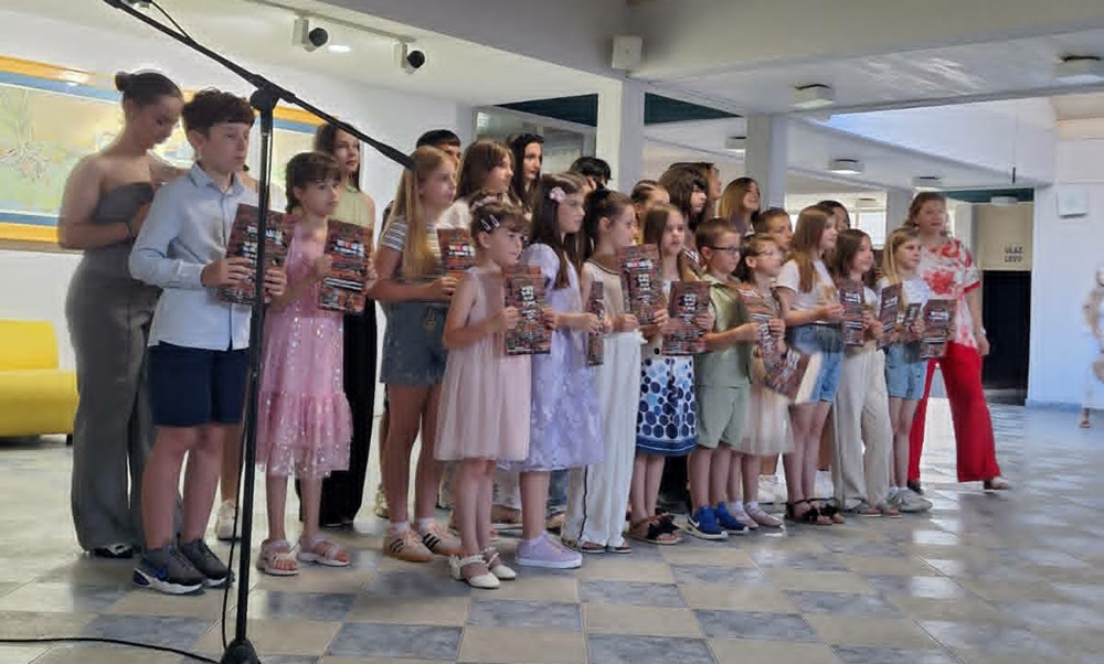 Završna izložba Likovne radionice: Trideset dvoje mladih stvaralaca predstavilo radove u Galeriji „Selo“