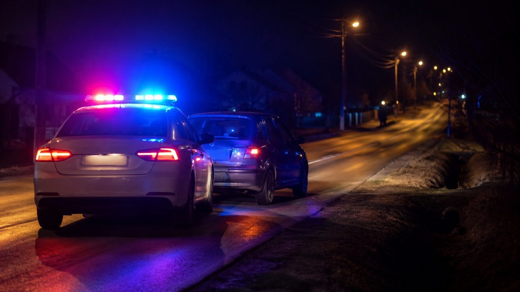 PolicijaVoznjaNocAI
